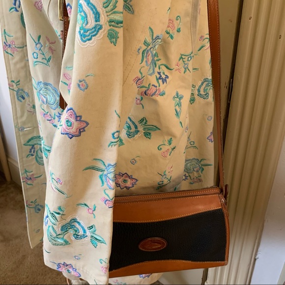 Vintage Dooney & Bourke Classic Top Zip Crossbody - Picture 11 of 16